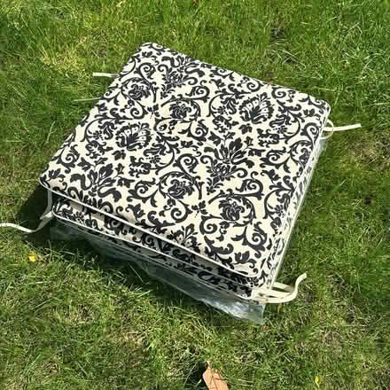 Photo of free 5 x garden chair cushions (Hampton Hill/Fulwell) #1