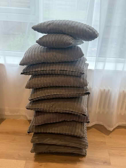 Photo of free Cushions multiple (IG11) #1
