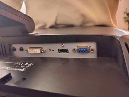Photo of free Dell monitor (Chiltern Park Ave, Berkhamsted) #2