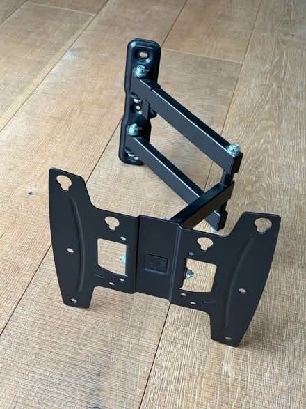 Photo of free Full-motion TV Bracket WM 4251 (Wrotham TN15) #1
