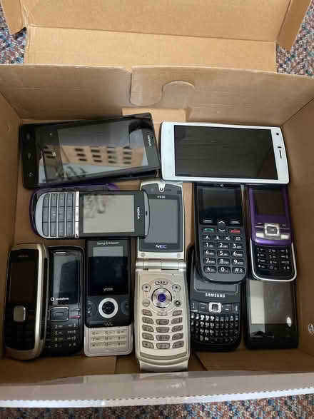 Photo of free Old mobile phones (Goldthorn Hill WV2) #1