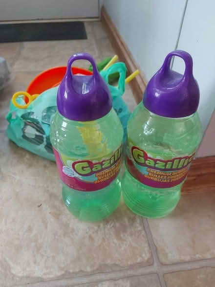 Photo of free Job lot of bubble things and a large bottle and half solutio (Odd Down BA2) #2