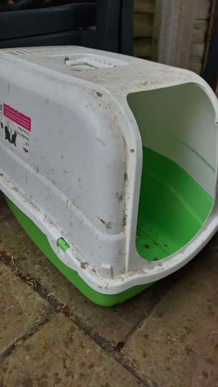Photo of free Cat litter box (Byfleet KT14) #1
