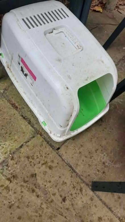 Photo of free Cat litter box (Byfleet KT14) #2