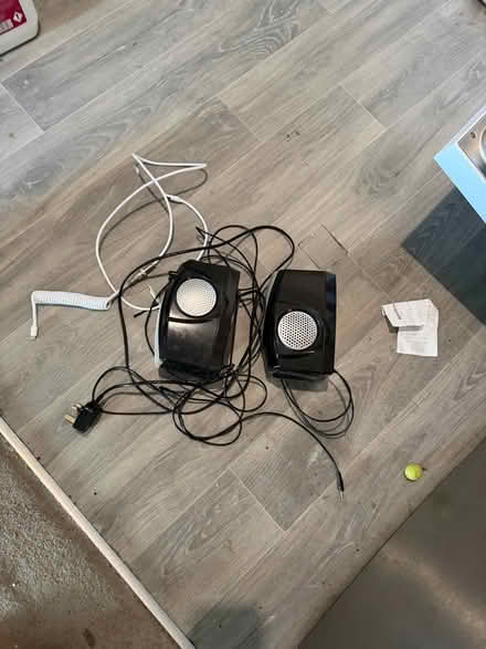 Photo of free Pc speakers and oven trey (Whitehouse MK8) #2