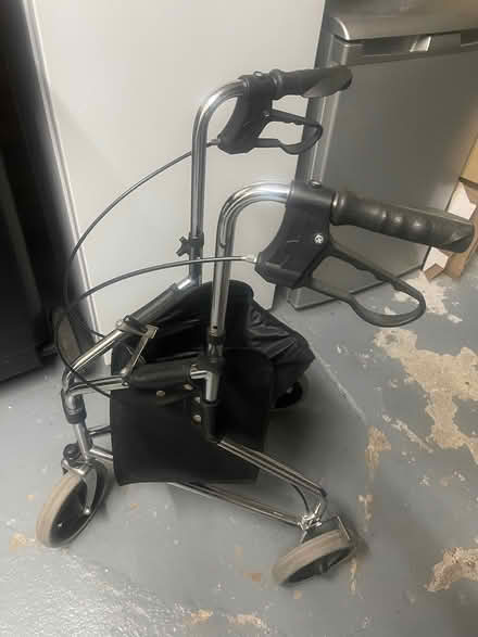 Photo of free 3 wheeler walker (Dunstable LU6) #1
