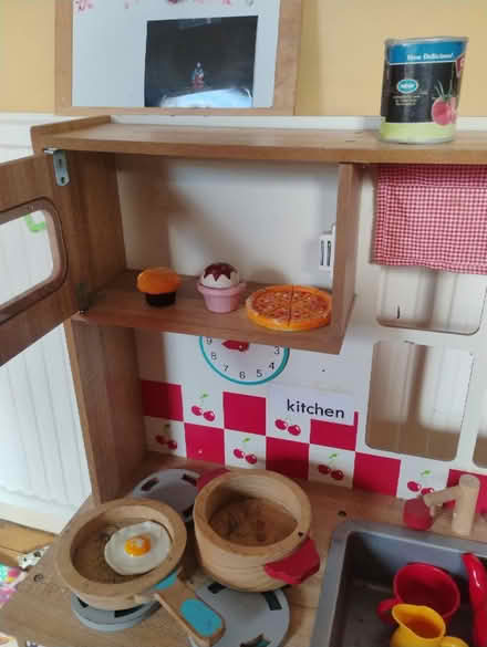 Photo of free Kids play kitchen (Dumbarton road La13bx) #3
