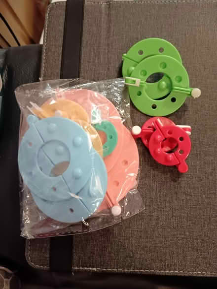 Photo of free Pompom makers (CT2) #1