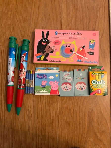 Photo of free Crayon/Pen Bundle (South Kensington W8) #1