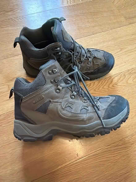 Photo of free Hiking boots size UK 7 (Twickenham (TW1)) #2