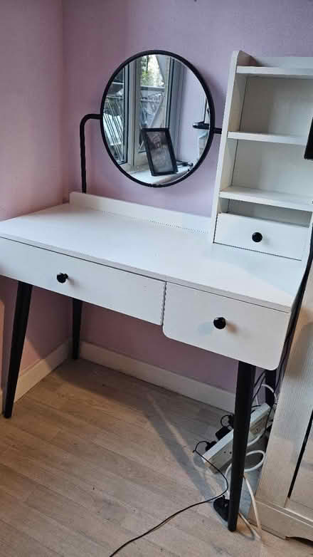 Photo of free Girls dressimg table woth mirror (Isle of dogs E14) #1