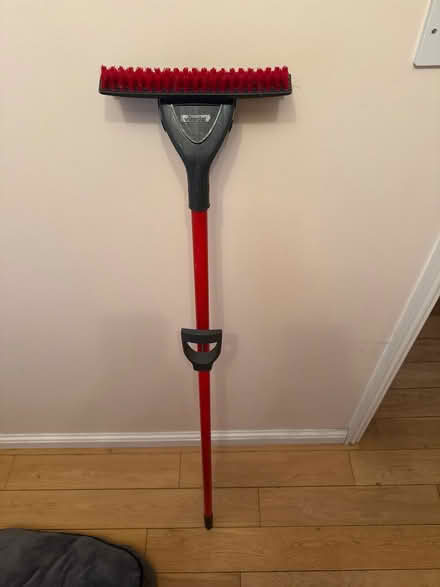 Photo of free Vileda mop pole with brush (Bannockburn, FK7) #1