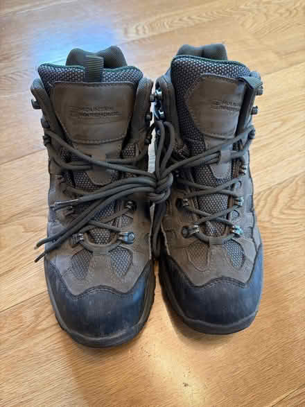 Photo of free Hiking boots size UK 7 (Twickenham (TW1)) #1