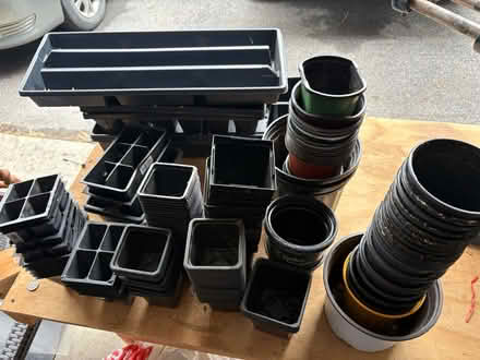 Photo of free Plastic plant pots (Prince of Wales at Meadowlands) #1