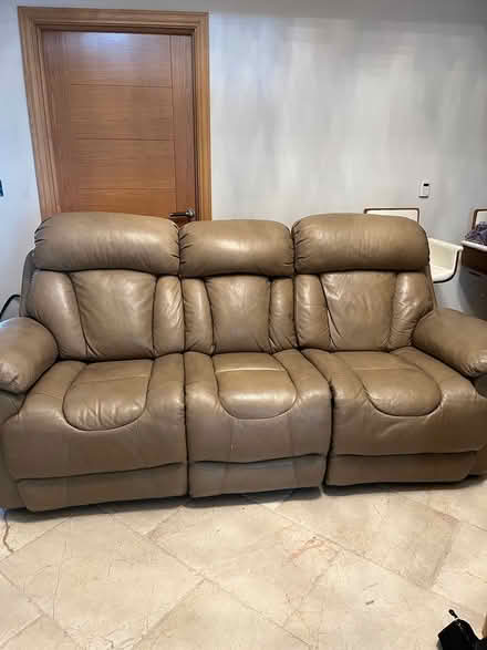 Photo of free Leather settee (Teignmouth devon) #1