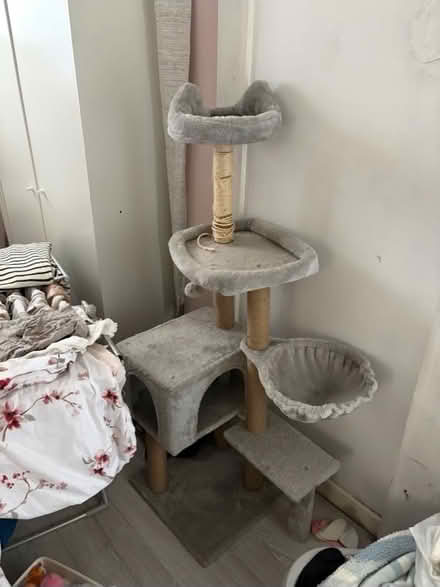 Photo of free cat tree (Ellesmere Port CH66 3QH) #2