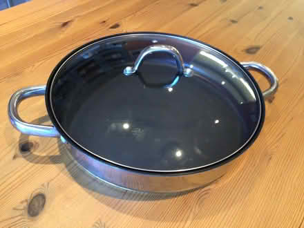 Photo of free Sauté / roasting pan 30cm, non -stick (Surrenden BN1) #1