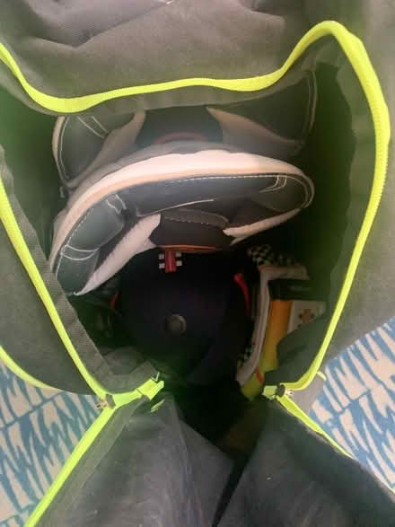 Photo of free Cricket bag and kit (E11) #2