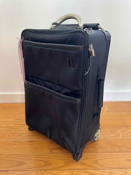 Photo of free IT Luggage - light-weight carry on suitcase (Tooley Street SE1) #1