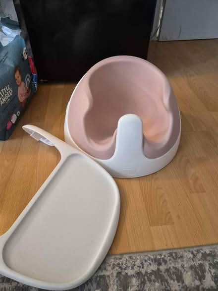 Photo of free Baby tub chair with tray (LE77AD) #1
