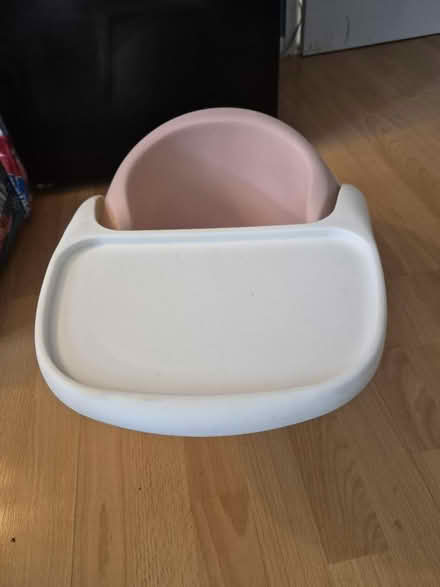 Photo of free Baby tub chair with tray (LE77AD) #2
