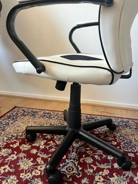 Photo of free Desk chair (SE8) #3
