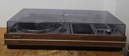 Photo of free Vintage turntable (possibly faulty) (AL2 park street) #2