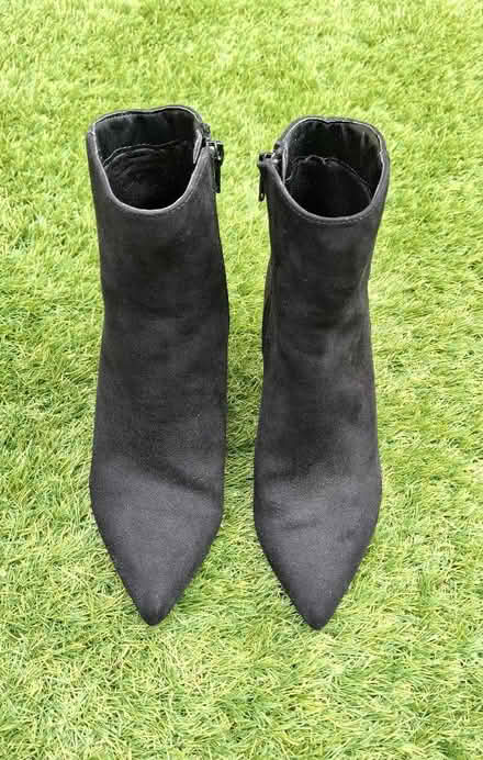 Photo of free Womens size 5 black boots (Boughton Monchelsea ME17) #2