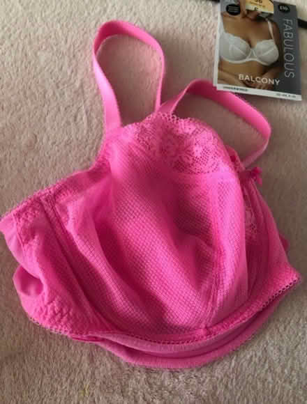 Photo of free Pink bra (gu12) #1