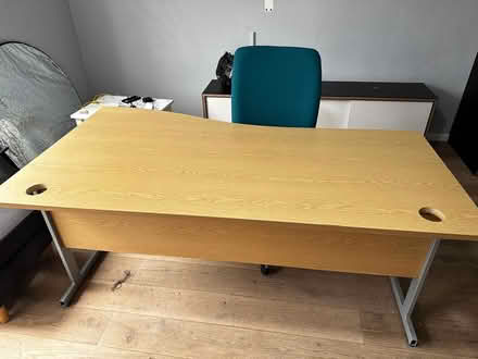 Photo of free Large office desk in Oak colour (E14 Bow Common nr Poplar) #1