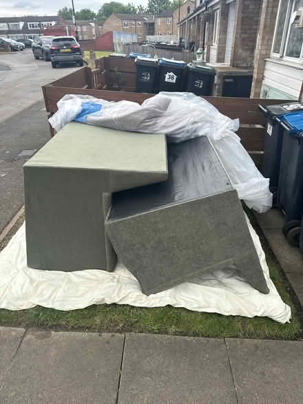 Photo of free 2 Sofas, 3 seater and 2 seater (Croydon) #1