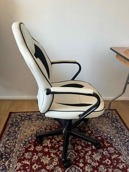 Photo of free Desk chair (SE8) #4
