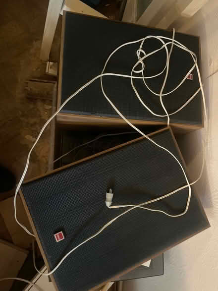 Photo of free Vintage turntable (possibly faulty) (AL2 park street) #3