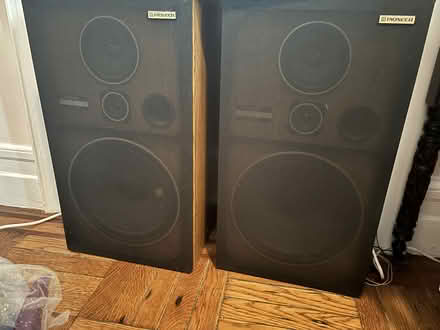 Photo of free 2 pairs of SPEAKERS (Upper West Side) #2