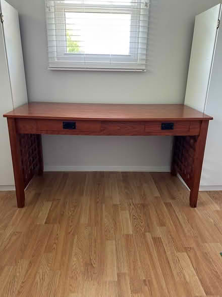 Photo of free desk (Carol Stream Il) #1