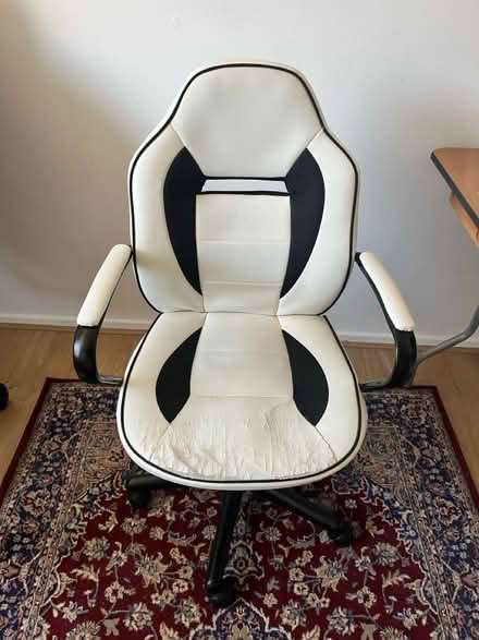Photo of free Desk chair (SE8) #2
