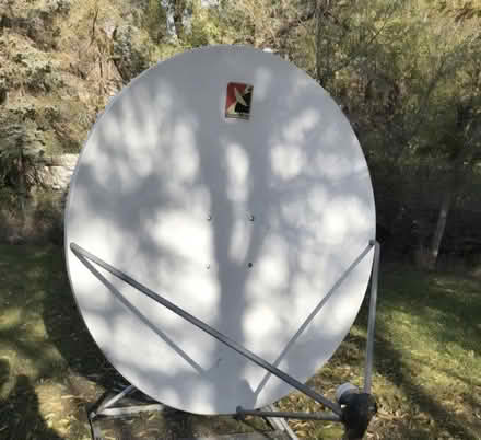 Photo of Big old satellite dish (Finchley Church End, N3) #1