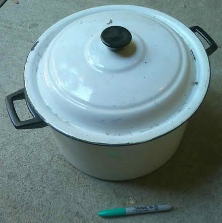 Photo of free Big Enamel Pot (Willowgate in Mountain View) #1