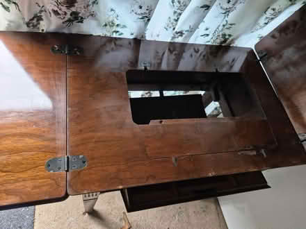 Photo of free Vintage Sewing Machine Table (N17 the roundway) #3