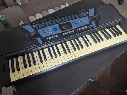 Photo of free Keyboard and stand (Welling DA16) #1