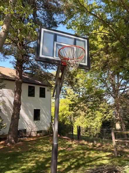 Photo of free Portable basketball post (Yardley) #1