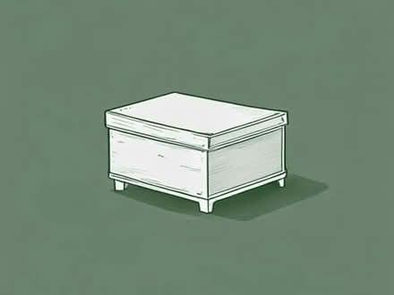 Photo of Small chest of drawers (Lavender Hill SW11) #1