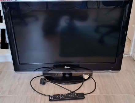 Photo of free 32" tv (Beeston Rylands NG9) #1