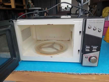 Photo of free Microwave (South Side Paisley PA2) #4