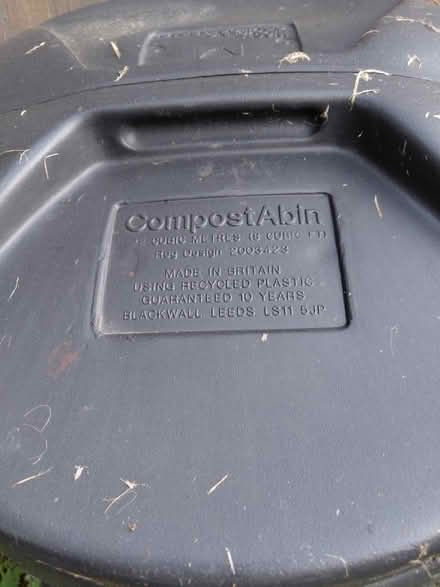 Photo of free Leaf Bin (Knightsfield Welwyn Garden AL8) #2