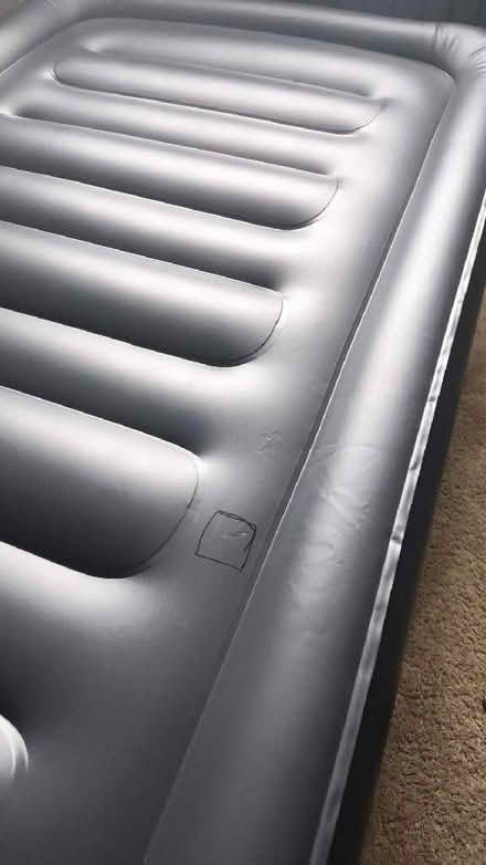 Photo of free Single High-Rise Airbed with Built-in Pump - Air Leak / For (Aston S26) #3