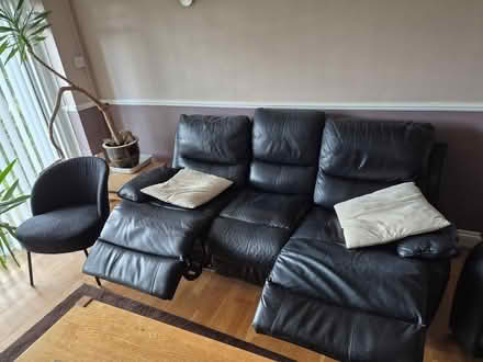 Photo of free Leather Sofa's (Cippenham SL1) #1