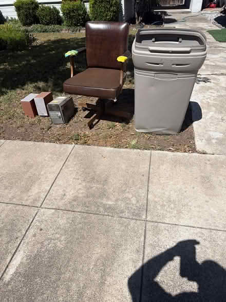 Photo of free Stereo chair garbage can (3181 maddux dr Palo Alto) #1