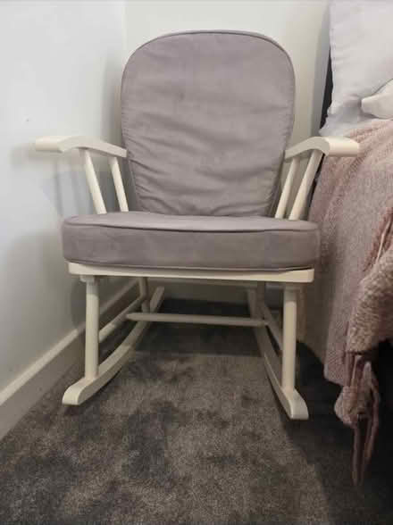 Photo of free Rocking chair (En7) #1