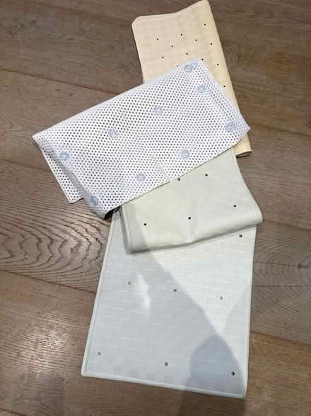 Photo of free Various non slip bathroom mats (Berkhamsted HP4) #1